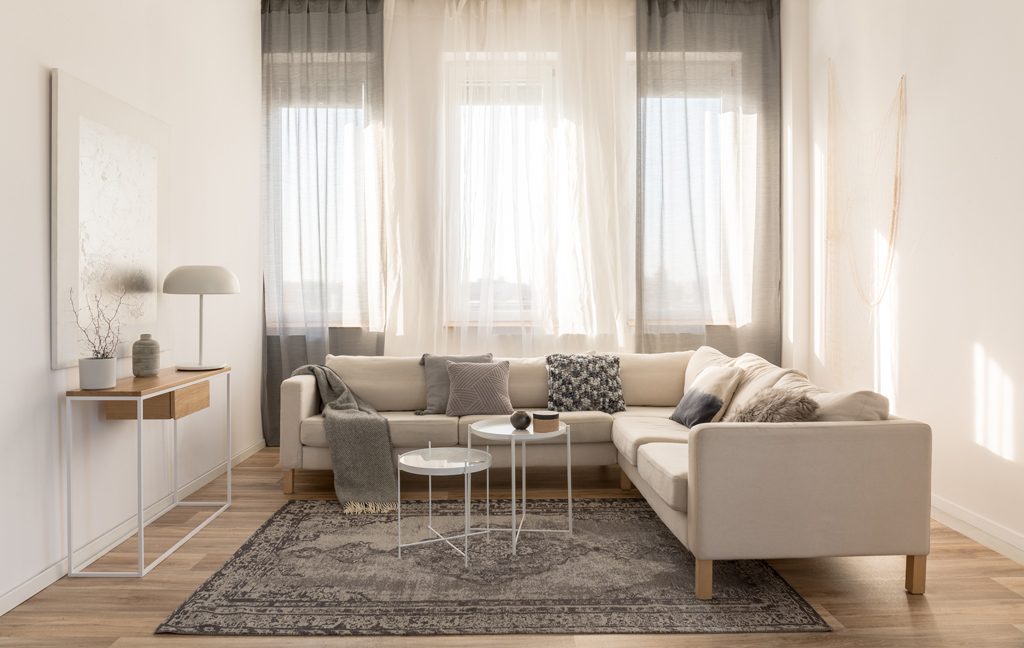 Matta till beige soffa