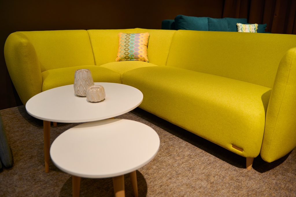 Gul soffa
