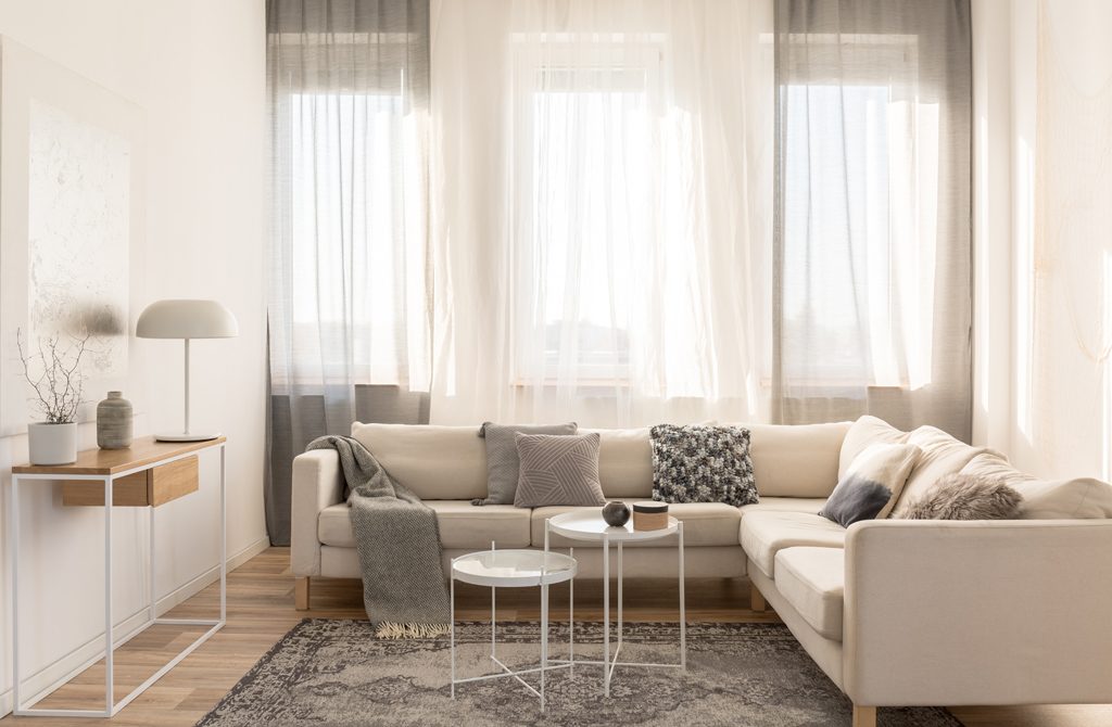 Matta till beige soffa