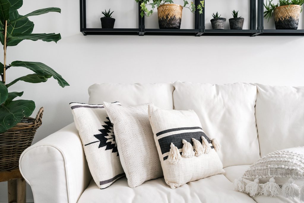 Kuddar till vit soffa