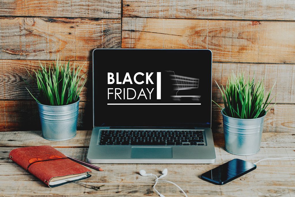 Laptop med Black Friday reklam