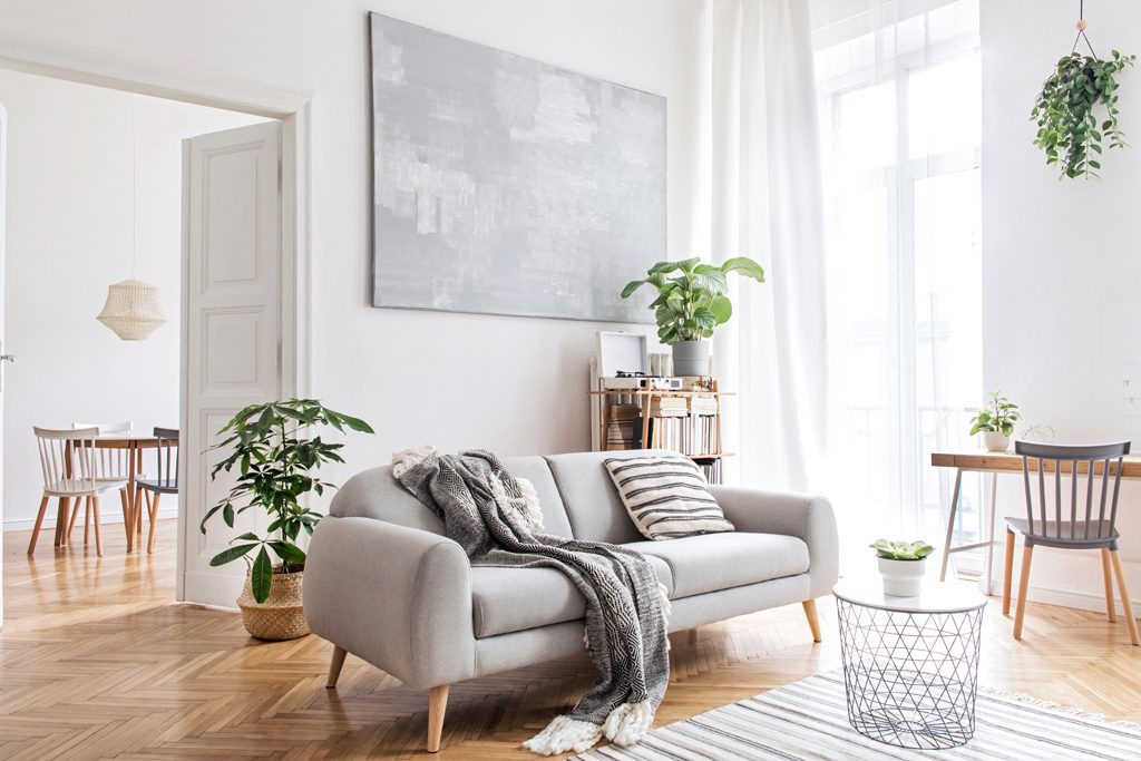 Matta till grå soffa