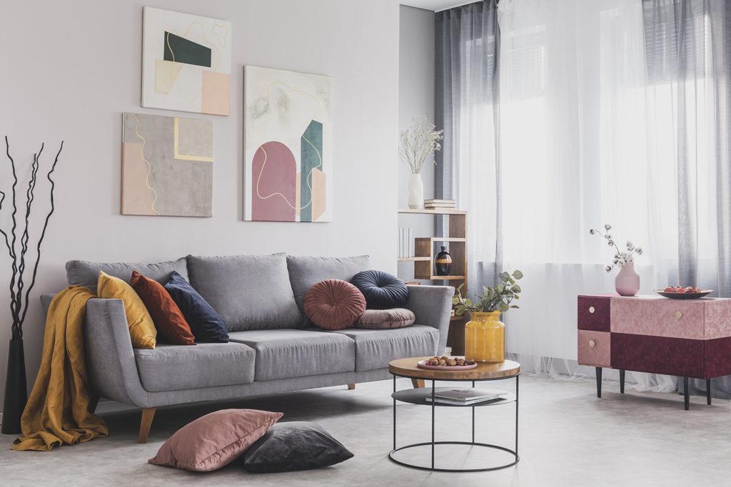 En rektangulär och två kvadratiska tavlor