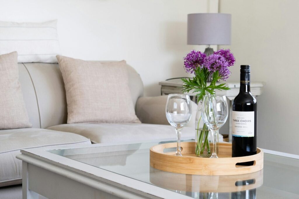 Väggfärg till beige soffa