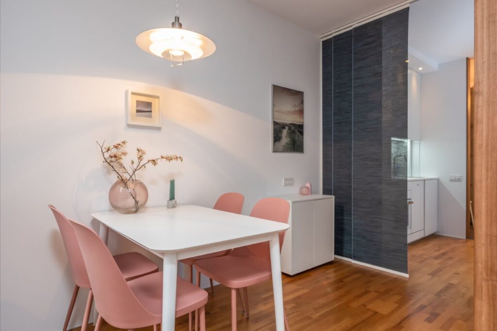 Matgrupp med 4 stolar
