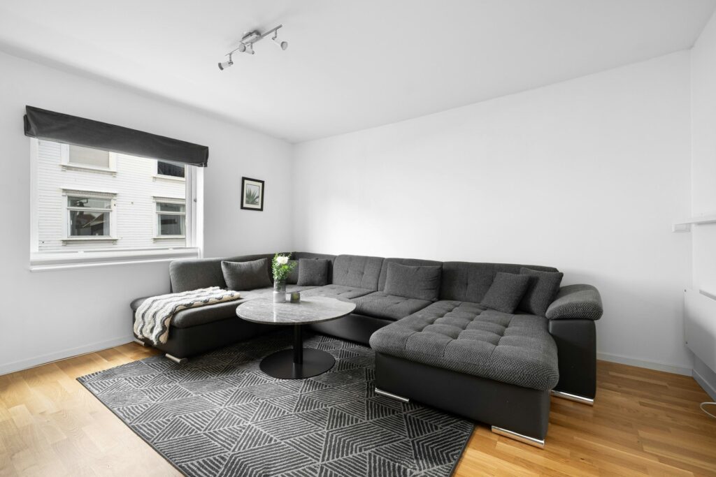Grå divansoffa