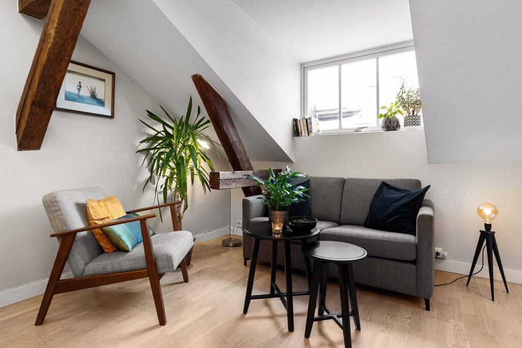 Grå 2-sits soffa