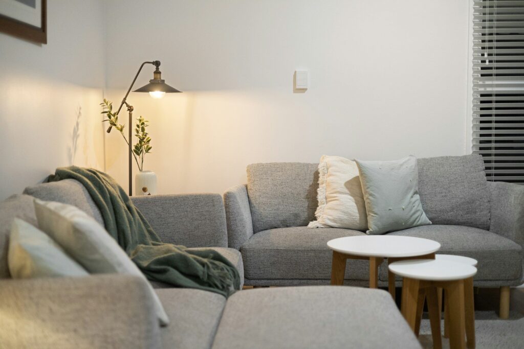Anpassa valet av kuddar efter rummets stil